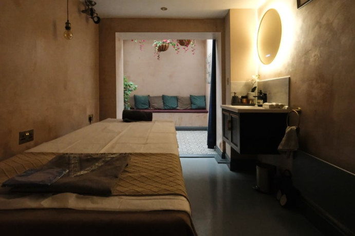 indian-masaagedeep-tissue-head-massage-big-2