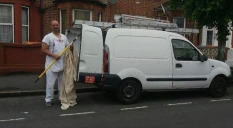 painter-and-decorator-spray-painting-big-3