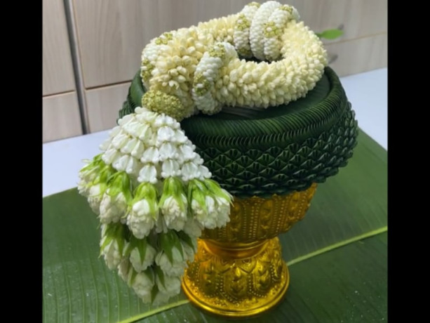 male-mobile-masseuse-covid-face-mask-worn-big-1