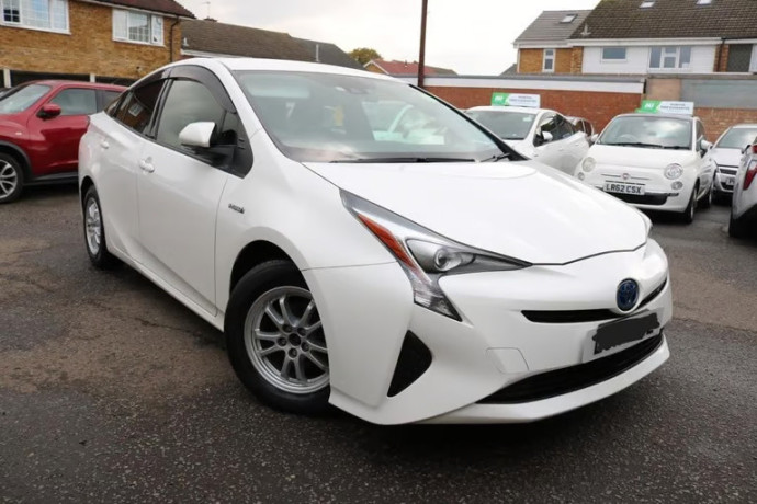 cheap-pco-cars-ready-to-hire-toyota-prius-2017-hybrid-uber-approved-110ps-week-big-3