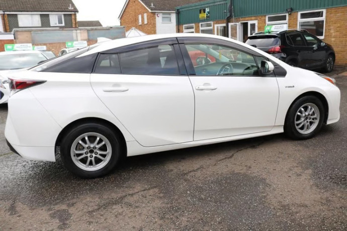 cheap-pco-cars-ready-to-hire-toyota-prius-2017-hybrid-uber-approved-110ps-week-big-0