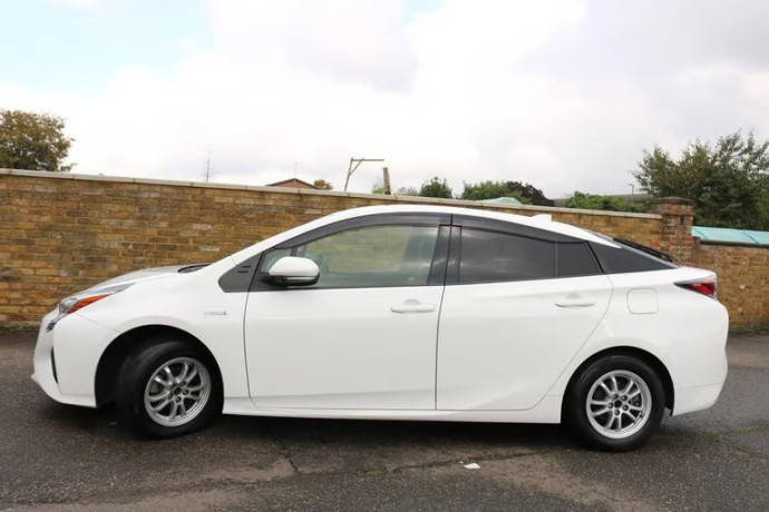 cheap-pco-cars-ready-to-hire-toyota-prius-2017-hybrid-uber-approved-110ps-week-big-1