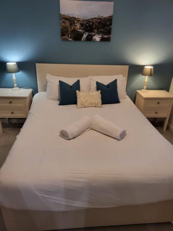 airbnb-cleaner-holiday-let-deep-cleaning-end-of-tenancy-cleaning-weekly-cleaning-services-big-2