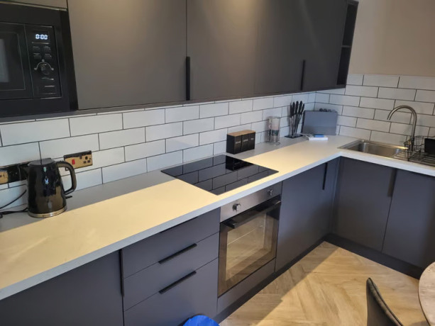 airbnb-cleaner-holiday-let-deep-cleaning-end-of-tenancy-cleaning-weekly-cleaning-services-big-1