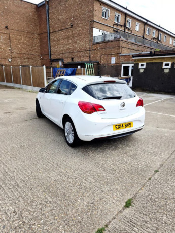 vauxhall-astra-excite-14l-petrol-for-sale-big-3