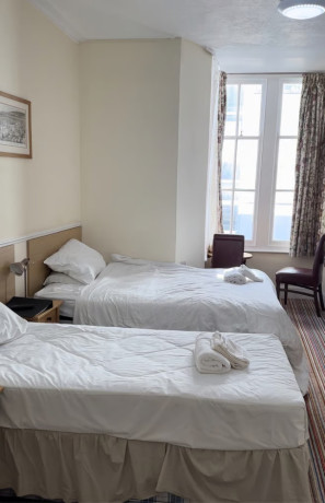 end-of-tenancy-airbnb-deep-cleaning-domestic-commercial-guntry-big-4