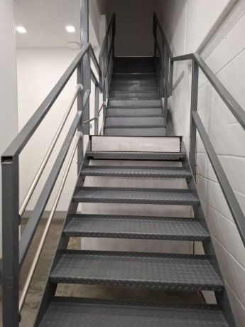 domestic-commercial-cleaner-reasonable-rates-regular-deep-cleaning-service-big-0