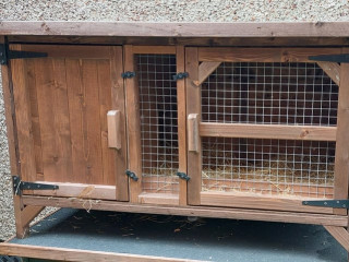 rabbit-hutch-very-strong-well-built-bought-new-1-year-ago