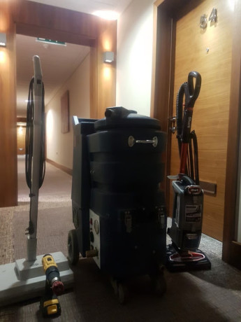 professional-carpet-and-upholstery-steam-cleaning-end-of-tenancy-big-2