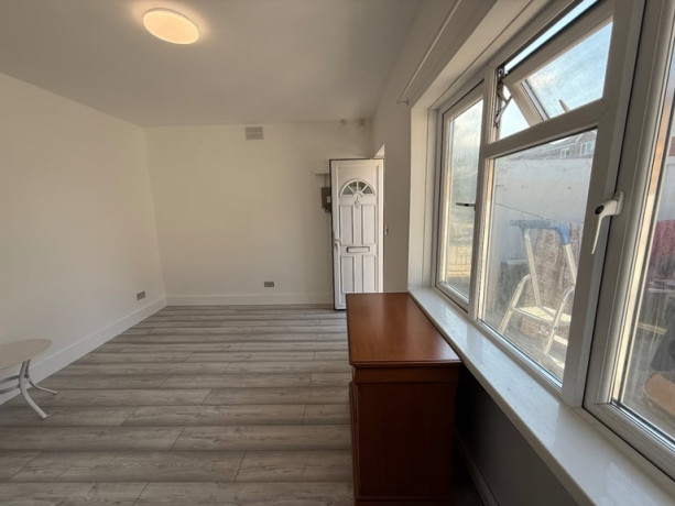 studio-to-rent-in-chingford-big-3