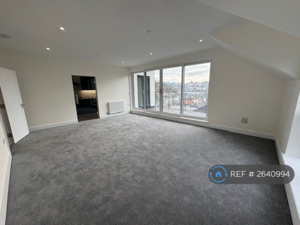 3-bedroom-flat-in-parkfield-road-torquay-tq1-3-bed-2640994-big-2