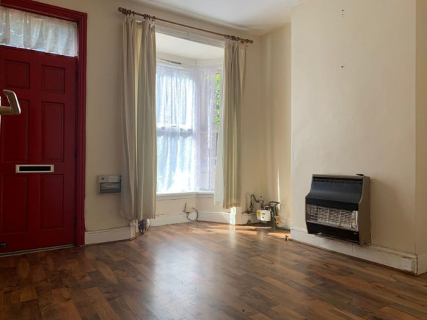 1-bedroom-in-the-warren-hounslow-tw5-2618411-big-2