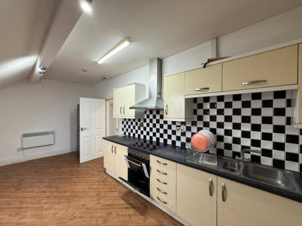 1-bedroom-in-the-warren-hounslow-tw5-2618411-big-3