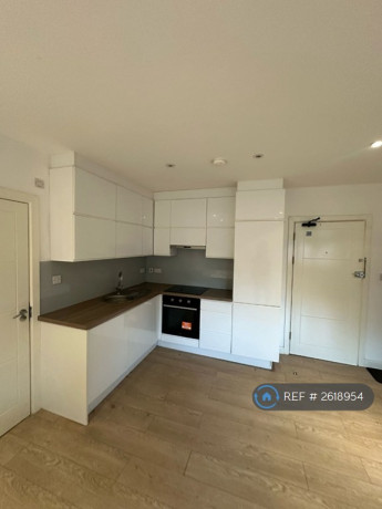 studio-flat-in-buckingham-street-aylesbury-hp20-2618954-big-0