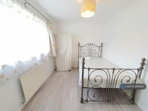 1-bedroom-in-fowey-close-wellingborough-nn8-2581823-big-1