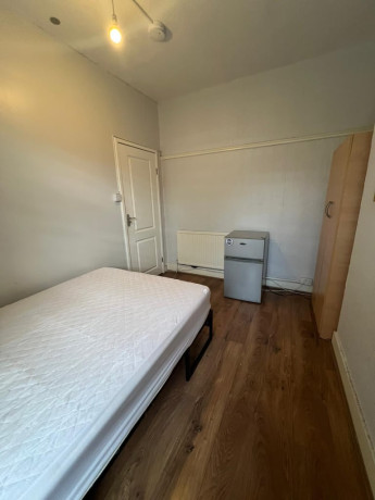 homeless-accommodationdouble-room-in-frances-roadall-dss-acceptedsee-description-big-2