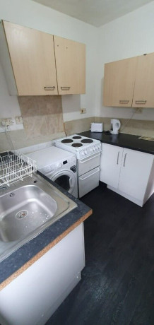 emergency-accommodationdouble-room-in-sunningdale-roadall-dss-acceptedsee-description-big-1