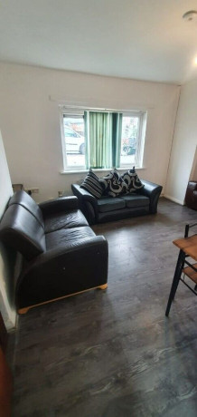 emergency-accommodationdouble-room-in-sunningdale-roadall-dss-acceptedsee-description-big-2