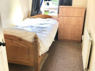 single-room-next-to-brunel-university-ps600-ub8-2pl