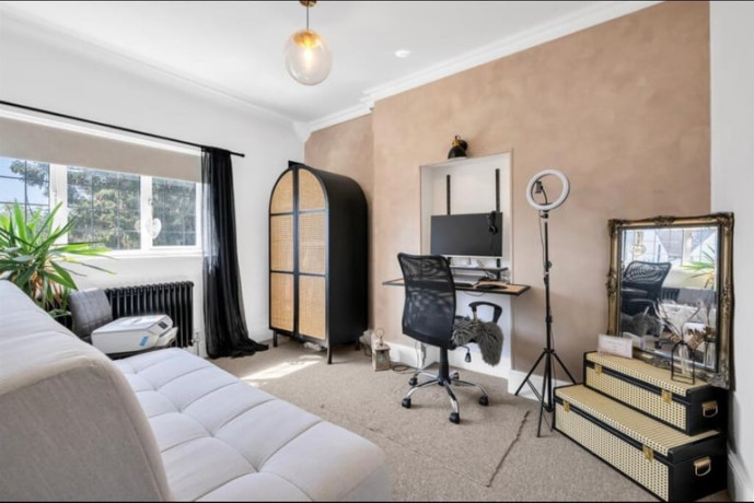 all-inclusive-double-room-in-eltham-with-garden-big-0