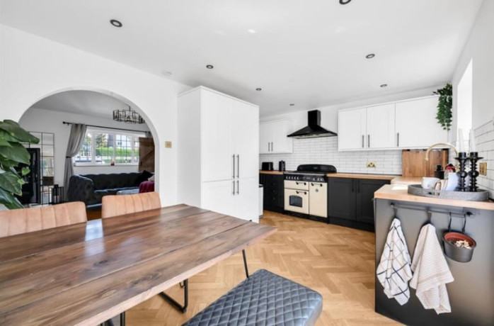 all-inclusive-double-room-in-eltham-with-garden-big-2