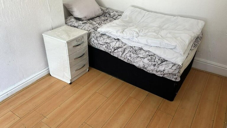 double-room-in-wood-lane-b20all-dss-acceptedsee-description-big-0