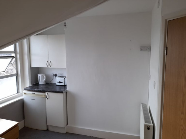 studio-central-maidstone-1-hour-to-london-big-2