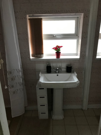 safe-shared-accommodation-supported-living-for-homeless-benefits-emergency-dss-ref-080-big-1