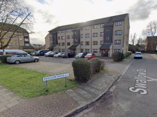 spacious-ground-floor-studio-flat-including-all-bills-available-to-rent-in-london-swallow-drive