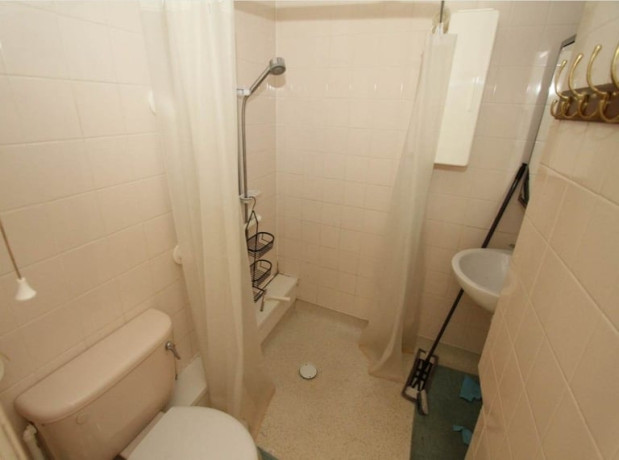 spacious-ground-floor-studio-flat-including-all-bills-available-to-rent-in-london-swallow-drive-big-2