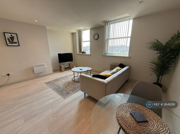 1-bedroom-flat-in-centenary-house-leeds-ls2-1-bed-2646216-big-2