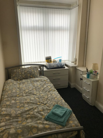 over-30s-only-supported-accommodation-rooms-no-rent-service-charge-only-dss-ref-161-big-3