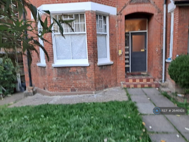 studio-flat-in-streatham-london-sw16-2646928-big-0