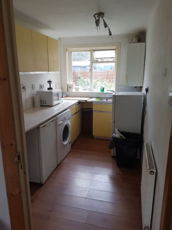 large-spacious-double-room-eh15-free-council-tax-free-parking-near-duddingston-big-2