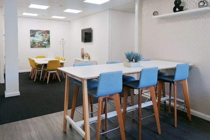 exeter-ex1-3qs-2-desk-serviced-office-to-rent-at-1-emperor-way-big-3