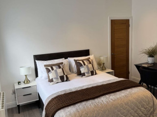 available-nowbills-included-modern-double-room-in-chigwell-ig8-8na-for-just-ps898pcm