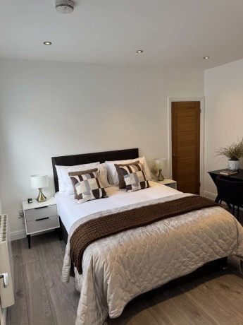 available-now-modern-double-room-in-chigwell-ig8-8na-for-just-ps895pcm-bills-included-big-2