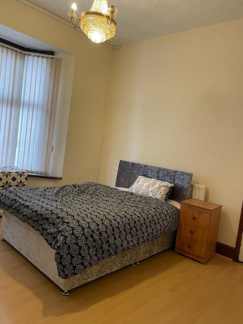 spacious-double-room-bills-included-move-in-today-big-3