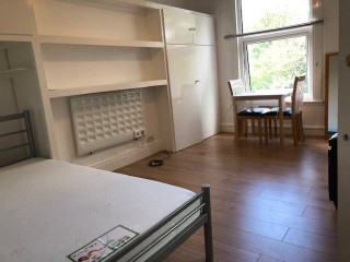 spacious-double-room-bills-incl-ready-now