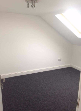 one-1-bedroom-flat-in-gravesend-da12-1ey-for-just-ps1080pcm-newly-refurb-available-now-big-0