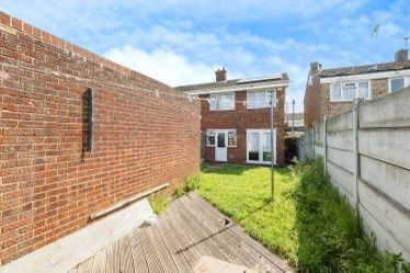 available-now-big-medium-room-for-ps689pcm-in-hornchurch-rm12-5qj-bills-included-big-0