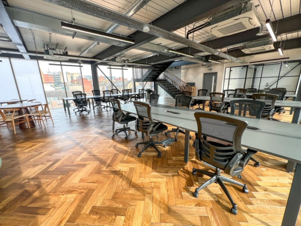 fully-serviced-contemporary-duplex-office-3347-sq-ft-aldgate-50-83-desks-big-3