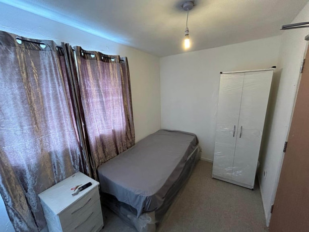 escape-london-rents-birmingham-shared-room-for-only-ps10week-no-deposit-big-0