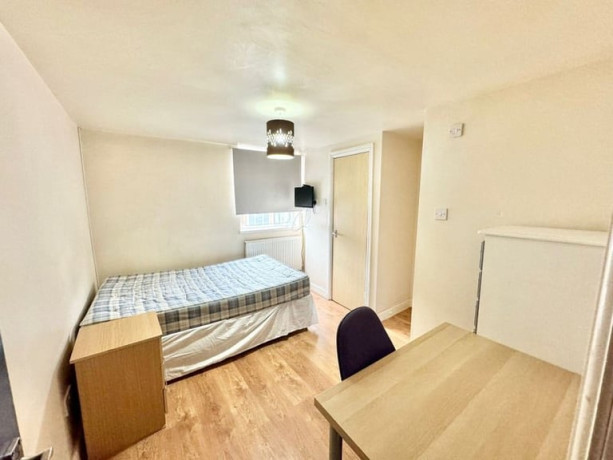 lightning-fast-move-furnished-shared-rooms-in-birmingham-zero-deposit-big-3