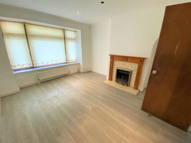 excellent-condition-spacious-4-bedrooms-house-in-dagenham-company-let-allowed-big-3