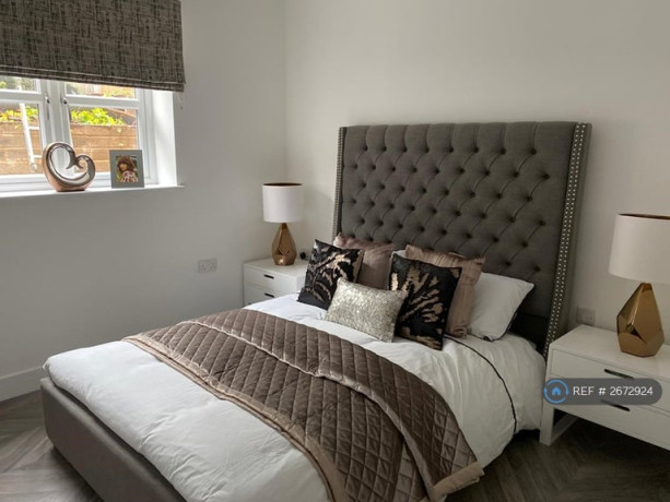 2-bedroom-flat-in-landmark-court-windsor-sl4-2-bed-2672924-big-2