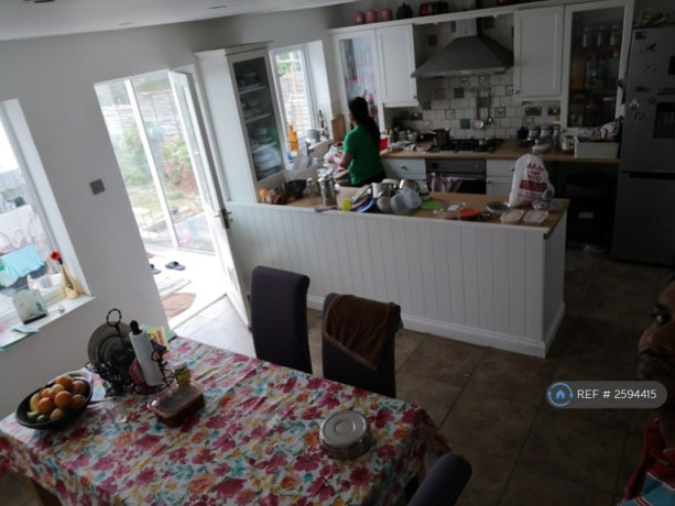 3-bedroom-house-in-shrivenham-road-swindon-sn1-3-bed-2594415-big-3