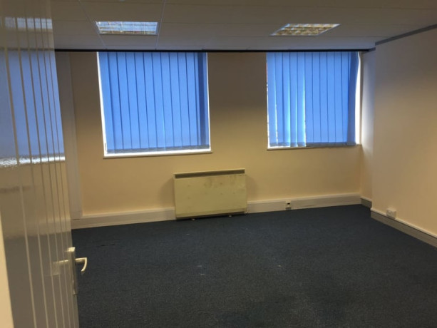 serviced-modern-office-in-barking-ig11-london-247-access-big-2
