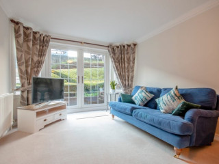 charming-1-bedroom-ground-floor-flat-in-comely-bank-with-private-parking-available-december