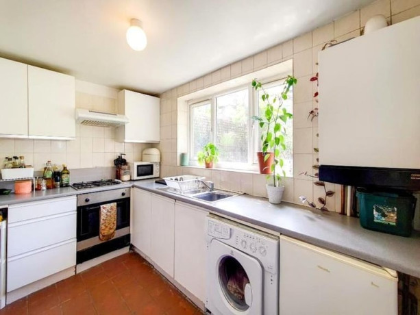 cosy-room-available-in-seven-sisters-for-ps830-including-bills-big-1